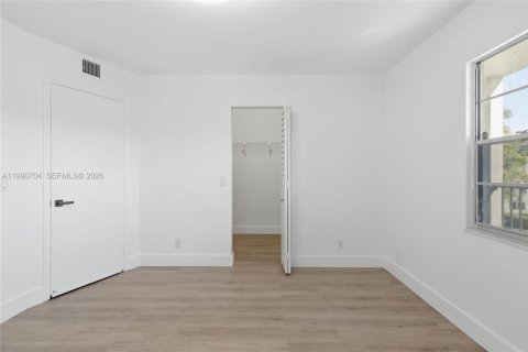 Condominio en venta en Pembroke Pines, Florida, 2 dormitorios, 140 m2 № 2052478 - foto 29