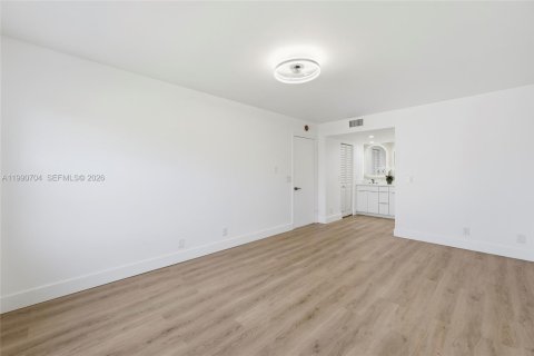 Condominio en venta en Pembroke Pines, Florida, 2 dormitorios, 140 m2 № 2052478 - foto 19
