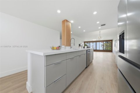 Condominio en venta en Pembroke Pines, Florida, 2 dormitorios, 140 m2 № 2052478 - foto 4