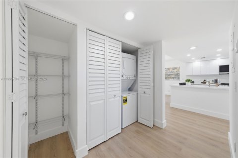 Condominio en venta en Pembroke Pines, Florida, 2 dormitorios, 140 m2 № 2052478 - foto 11