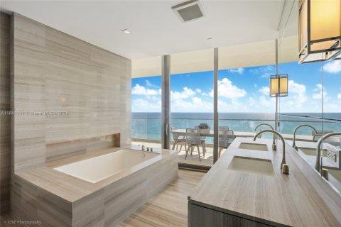 Condo in Sunny Isles Beach, Florida, 4 bedrooms  № 1833773 - photo 13