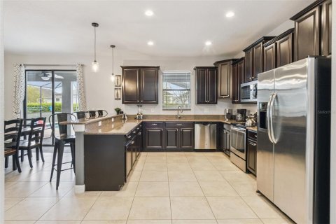 House in Davenport, Florida 6 bedrooms, 321.91 sq.m. № 2239942 - photo 9