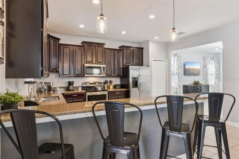 House in Davenport, Florida 6 bedrooms, 321.91 sq.m. № 2239942 - photo 12