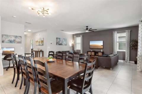 House in Davenport, Florida 6 bedrooms, 321.91 sq.m. № 2239942 - photo 7