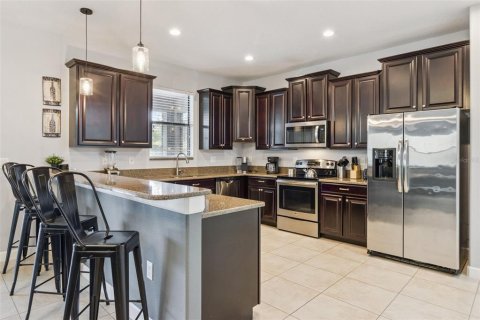 House in Davenport, Florida 6 bedrooms, 321.91 sq.m. № 2239942 - photo 11