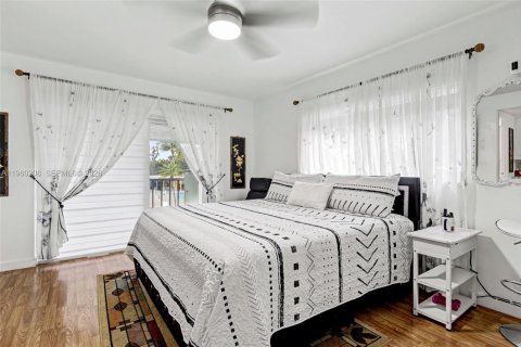 Condo in Hollywood, Florida, 2 bedrooms  № 2022095 - photo 21