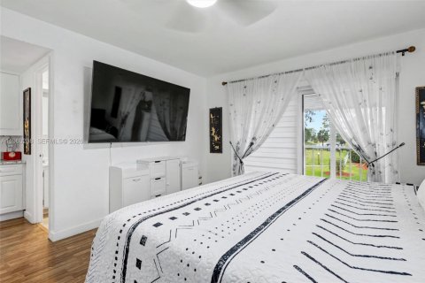 Condo in Hollywood, Florida, 2 bedrooms  № 2022095 - photo 23
