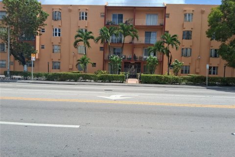Condo in Miami, Florida, 2 bedrooms  № 2173573