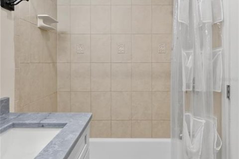House in Tampa, Florida 4 bedrooms, 166.39 sq.m. № 1880716 - photo 29