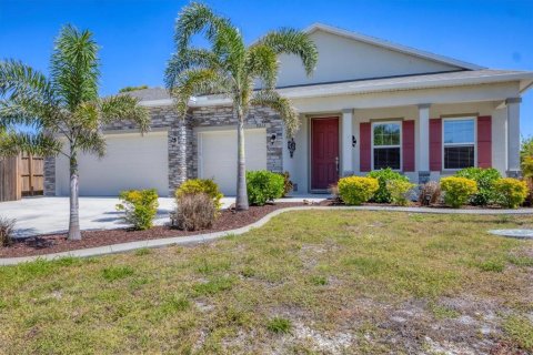 House in Port Charlotte, Florida 4 bedrooms, 229.47 sq.m. № 1805276 - photo 1