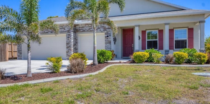 House in Port Charlotte, Florida 4 bedrooms, 229.47 sq.m. № 1805276
