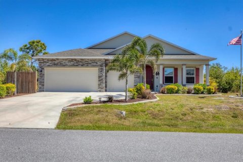 House in Port Charlotte, Florida 4 bedrooms, 229.47 sq.m. № 1805276 - photo 3
