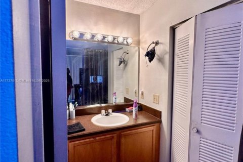 Condo in West Palm Beach, Florida, 1 bedroom  № 1709870 - photo 7