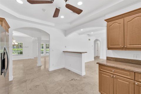 House in Palmetto Bay, Florida 4 bedrooms, 276.76 sq.m. № 1921961 - photo 9