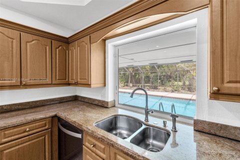 House in Palmetto Bay, Florida 4 bedrooms, 276.76 sq.m. № 1921961 - photo 8