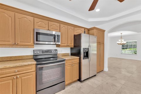 House in Palmetto Bay, Florida 4 bedrooms, 276.76 sq.m. № 1921961 - photo 12