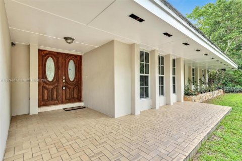 House in Palmetto Bay, Florida 4 bedrooms, 276.76 sq.m. № 1921961 - photo 3