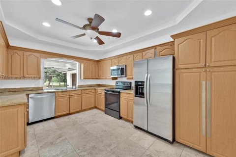 House in Palmetto Bay, Florida 4 bedrooms, 276.76 sq.m. № 1921961 - photo 11