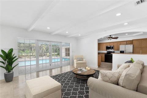 House in Palmetto Bay, Florida 4 bedrooms, 276.76 sq.m. № 1921961 - photo 6