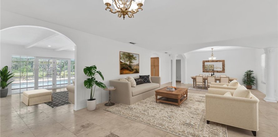 House in Palmetto Bay, Florida 4 bedrooms, 276.76 sq.m. № 1921961