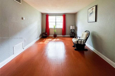 Copropriété à vendre à Palmetto Bay, Floride: 1 chambre, 61.69 m2 № 2004330 - photo 4