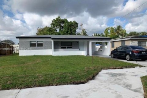 House in Miramar, Florida 3 bedrooms, 97.27 sq.m. № 1966761 - photo 1