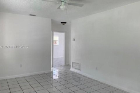 House in Miramar, Florida 3 bedrooms, 97.27 sq.m. № 1966761 - photo 6