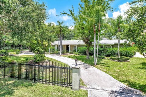 Снять в аренду виллу или дом в Пайнкрест, Флорида 5 спален, 300.45м2, № 2020425 - фото 2