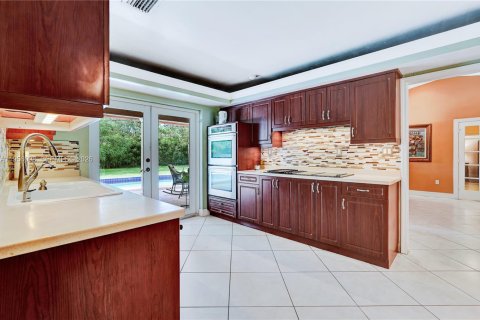 Снять в аренду виллу или дом в Пайнкрест, Флорида 5 спален, 300.45м2, № 2020425 - фото 6