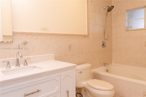 Casa en venta en Miami, Florida, 4 dormitorios, 145.95 m2 № 1999724 - foto 10