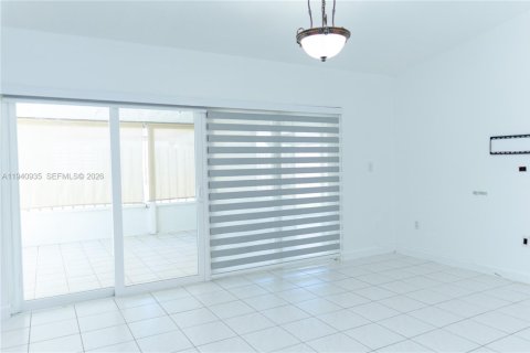 Casa en venta en Miami, Florida, 4 dormitorios, 145.95 m2 № 1999724 - foto 15