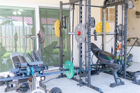 Casa en venta en Miami, Florida, 4 dormitorios, 145.95 m2 № 1999724 - foto 17