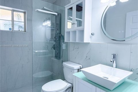 House in Miami, Florida 4 bedrooms, 145.95 sq.m. № 1999724 - photo 29