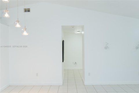 Casa en venta en Miami, Florida, 4 dormitorios, 145.95 m2 № 1999724 - foto 6