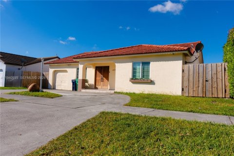 House in Miami, Florida 4 bedrooms, 145.95 sq.m. № 1999724 - photo 19