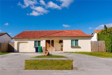 House in Miami, Florida 4 bedrooms, 145.95 sq.m. № 1999724 - photo 20