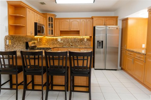 Casa en venta en Miami, Florida, 4 dormitorios, 145.95 m2 № 1999724 - foto 11