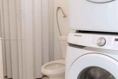 Casa en venta en Miami, Florida, 4 dormitorios, 145.95 m2 № 1999724 - foto 5