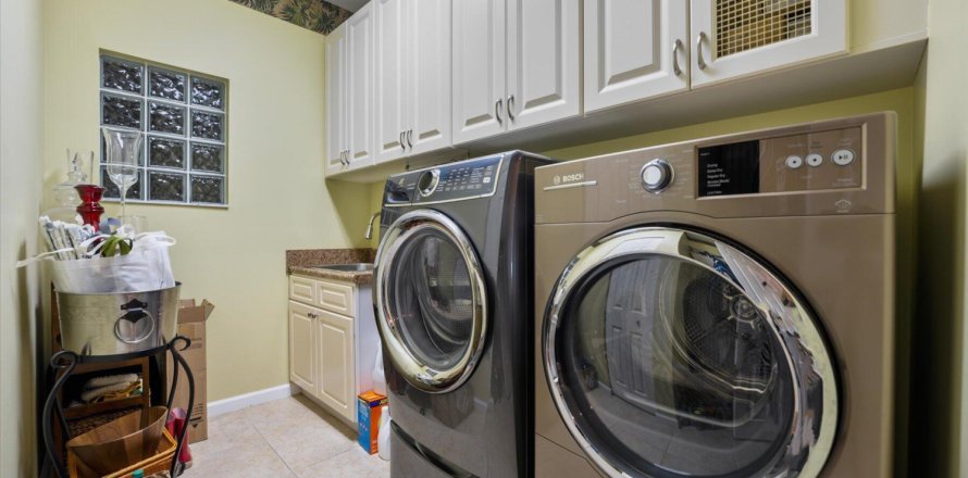 House in West Palm Beach, Florida 4 bedrooms, 269.14 sq.m. № 1226780