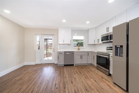 House in Orlando, Florida 3 bedrooms, 130.43 sq.m. № 1725382 - photo 11