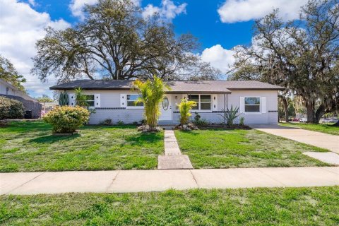 House in Orlando, Florida 3 bedrooms, 130.43 sq.m. № 1725382 - photo 1
