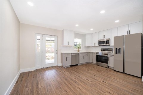 House in Orlando, Florida 3 bedrooms, 130.43 sq.m. № 1725382 - photo 12
