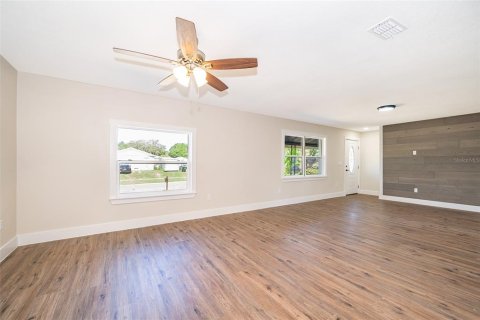 House in Orlando, Florida 3 bedrooms, 130.43 sq.m. № 1725382 - photo 8