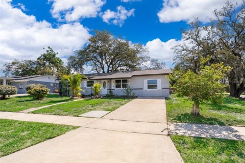 House in Orlando, Florida 3 bedrooms, 130.43 sq.m. № 1725382 - photo 2