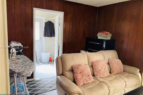 Villa ou maison à louer à Tamarac, Floride: 3 chambres, 228.35 m2 № 2008669 - photo 9