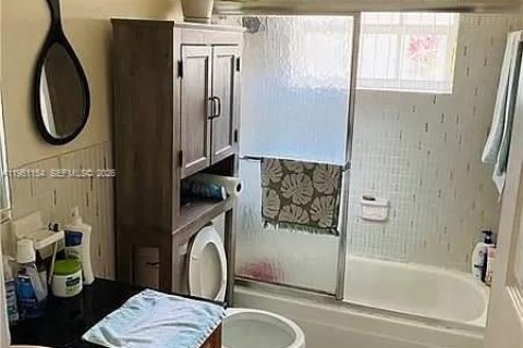 Villa ou maison à louer à Tamarac, Floride: 3 chambres, 228.35 m2 № 2008669 - photo 6