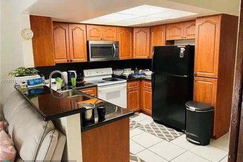 Villa ou maison à louer à Tamarac, Floride: 3 chambres, 228.35 m2 № 2008669 - photo 7