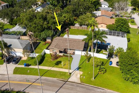 House in Saint Petersburg, Florida 3 bedrooms, 138.52 sq.m. № 1716938 - photo 5