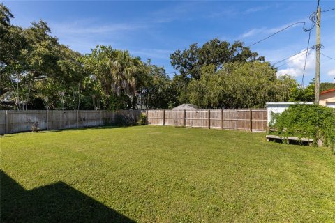 House in Saint Petersburg, Florida 3 bedrooms, 138.52 sq.m. № 1716938 - photo 3
