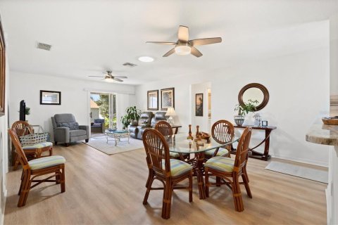 House in The Villages, Florida 3 bedrooms, 117.52 sq.m. № 1870619 - photo 7